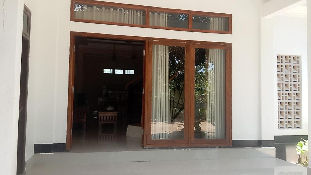 Warm Villas Lombok Kuta  Exteriör bild