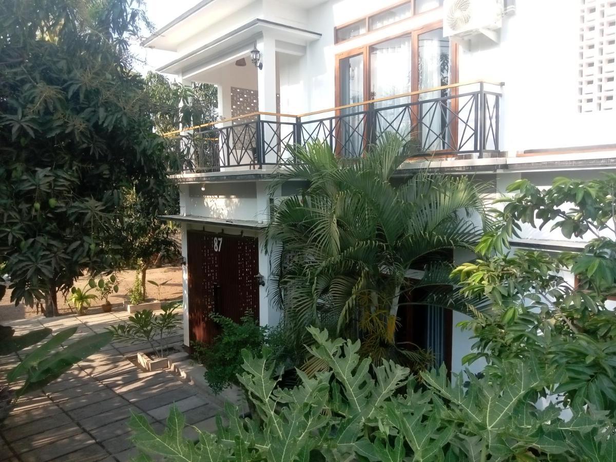 Warm Villas Lombok Kuta  Exteriör bild